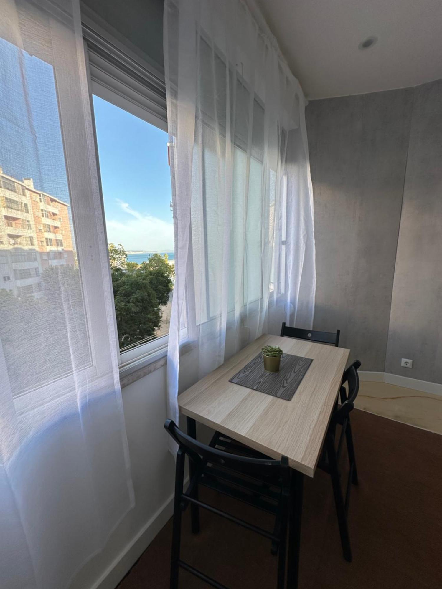 Sea View Apartment & 4 Minutes Walk To The Beach Paco de Arcos Ngoại thất bức ảnh