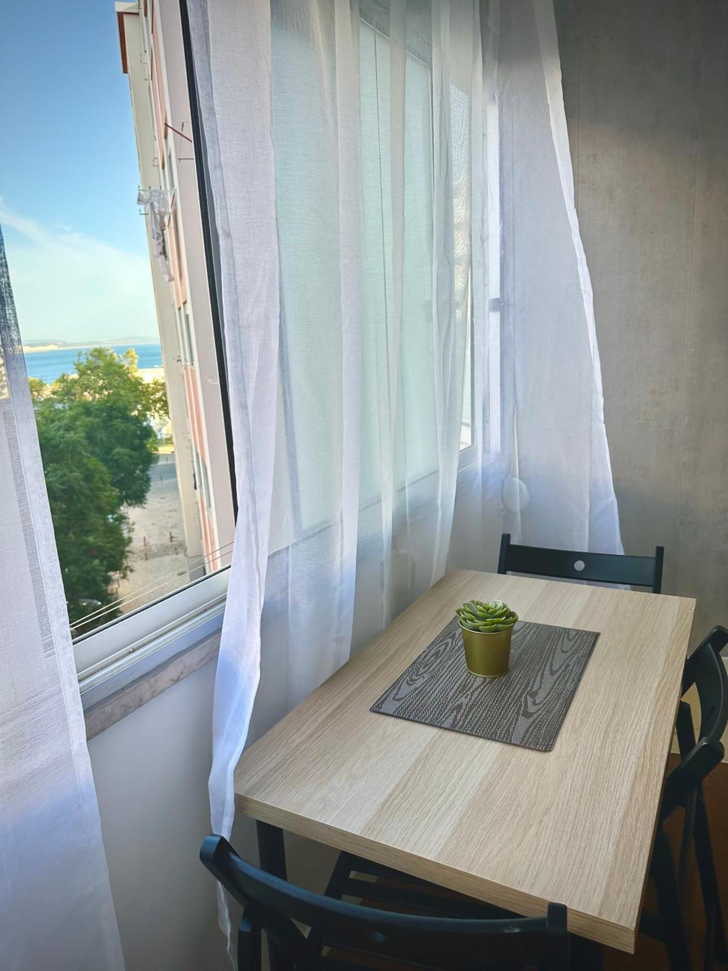Sea View Apartment & 4 Minutes Walk To The Beach Paco de Arcos Ngoại thất bức ảnh